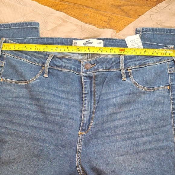 Holliste Classic Blue Denim Jeans - Picture 7 of 7